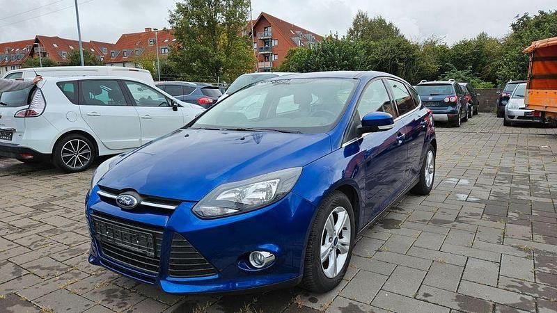 Gebraucht Ford Focus Ambiente 101 PS (74 kW) 2014 Blau Limousine