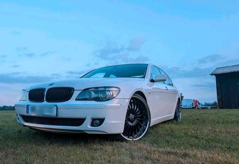 Gebraucht BMW 750 367 PS (269 kW) 2007 Weiß Limousine