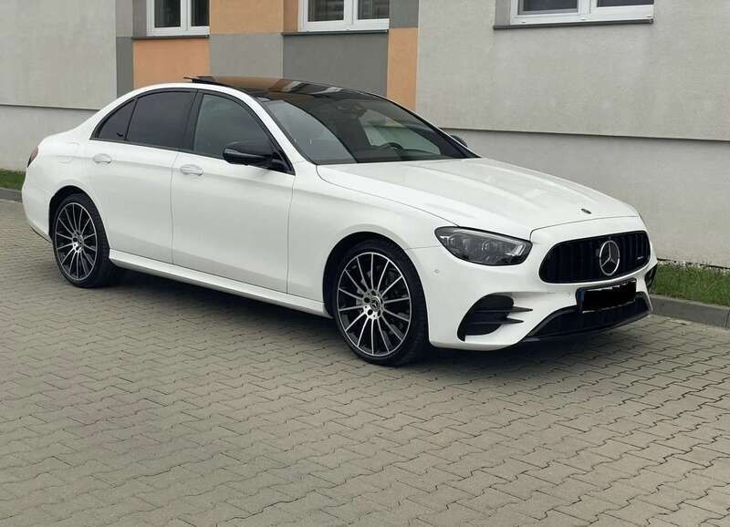 Weiß Gebraucht 2021 Mercedes E220 AMG line Limousine | 37.000 € (Fairer Preis) - Bild 1/4