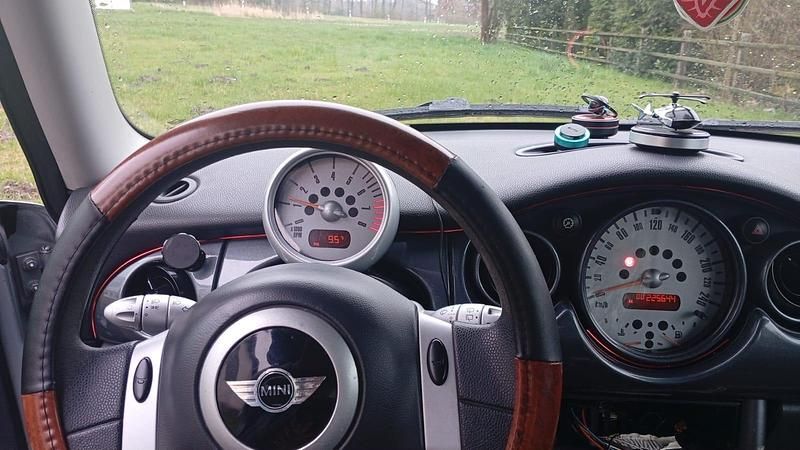 Gebraucht Mini ONE 90 PS (66 kW) 2003 Schwarz Kleinwagen