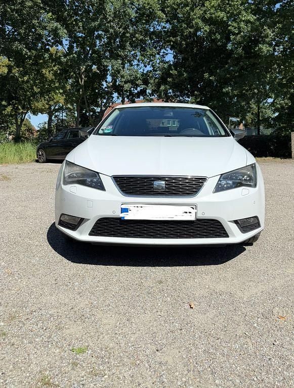 Weiß Gebraucht 2015 Seat Leon CONNECT Limousine | 8.000 € (Superpreis) - Bild 1/4