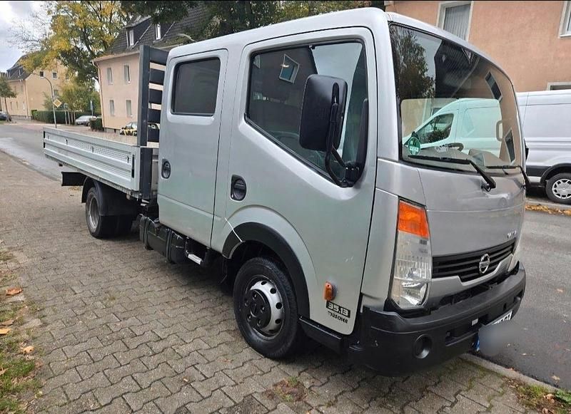 Grau Gebraucht 2011 Nissan Cabstar Abholung | 9.999 € - Bild 1/4