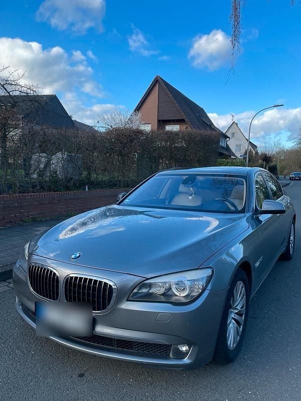 Gebraucht BMW 740 306 PS (225 kW) 2013 Grau Limousine
