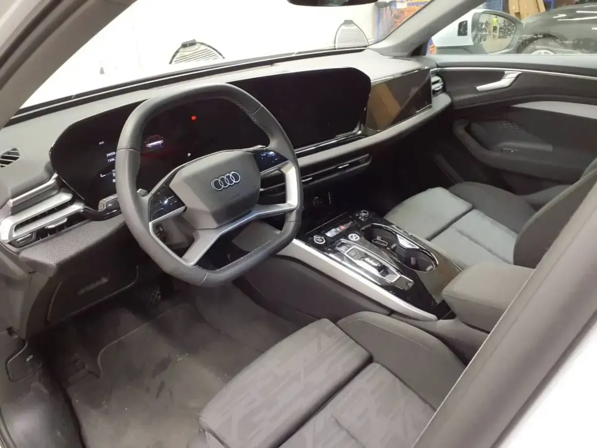 Gebraucht Audi A6 Advanced 204 PS (150 kW) 2025 Weiß Kombi