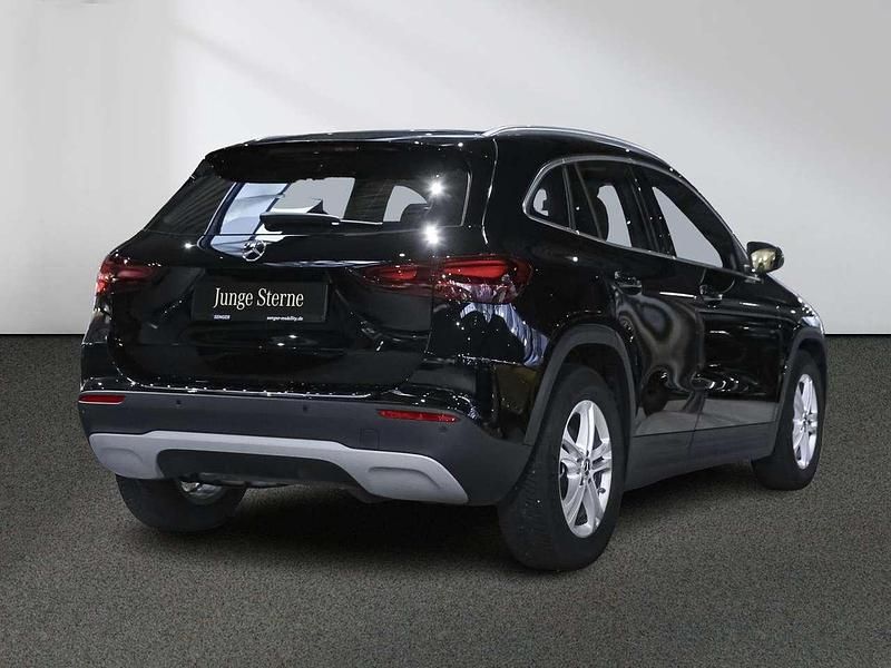Gebraucht Mercedes GLA200 163 PS (119 kW) 2024 Unilack nachtschwarz SUV