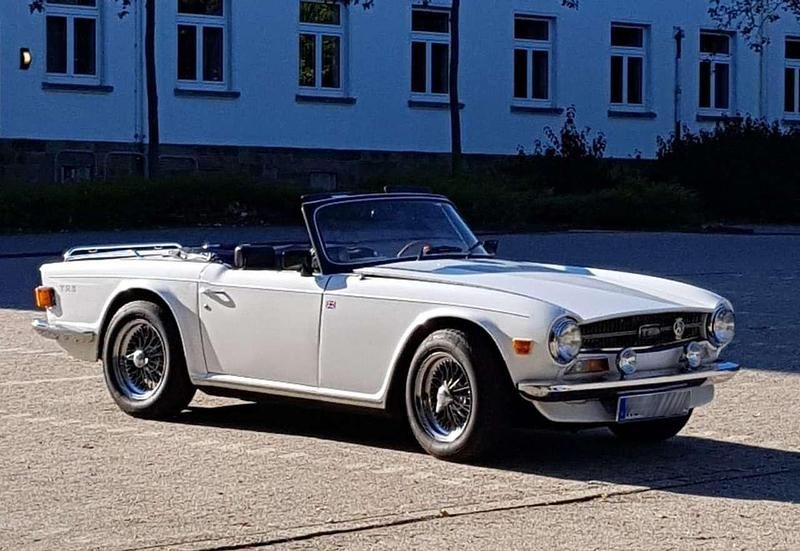 Weiß Gebraucht 1974 Triumph TR6 Cabrio | 25.900 € - Bild 1/4