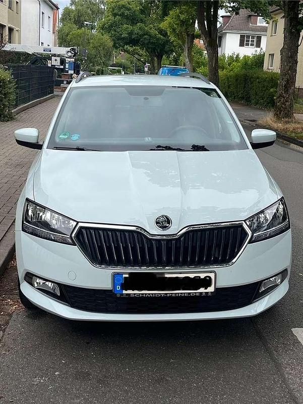 Weiß Gebraucht 2018 Skoda Fabia Cool Plus Kombi | 8.590 € (Guter Preis) - Bild 1/4