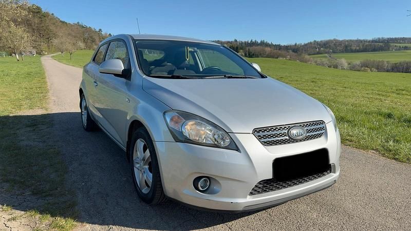 Gebraucht Kia Ceed 109 PS (80 kW) 2009 Silber Kleinwagen