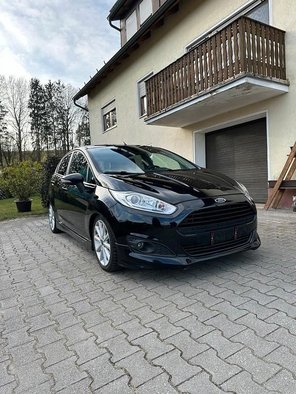 Gebraucht Ford Fiesta Titanium 125 PS (91 kW) 2017 Schwarz Kleinwagen