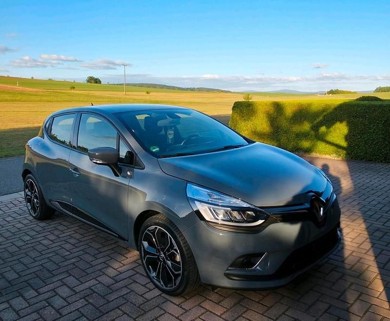 Gebraucht Renault Clio IV Intens 90 PS (66 kW) 2019 Grau Kleinwagen