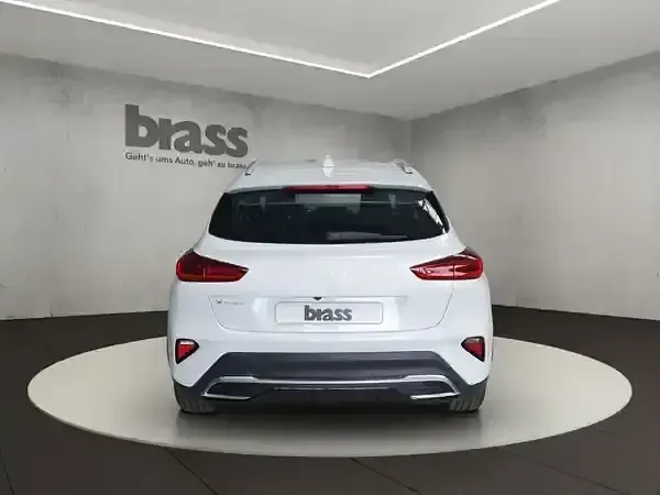 Neu Kia Ceed 150 PS (110 kW) 2026 Deluxeweiss met. Kleinwagen