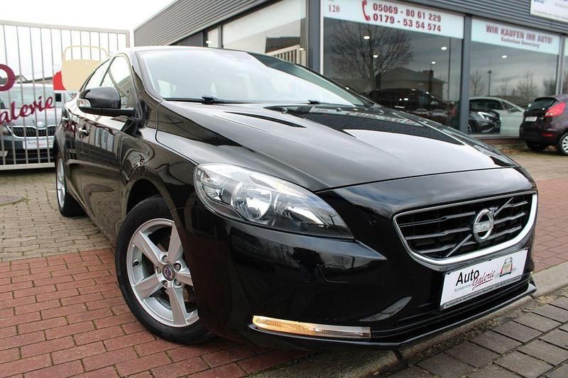 Gebraucht Volvo V40 Kinetic 114 PS (83 kW) 2014 Schwarz Limousine