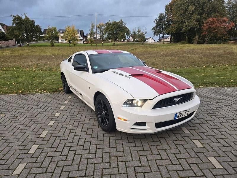 Weiß Gebraucht 2014 Ford Mustang S Coupé | 14.000 € (Guter Preis) - Bild 1/4