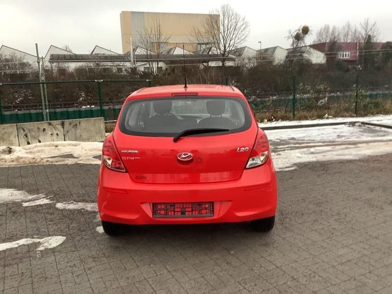 Gebraucht Hyundai i20 86 PS (63 kW) 2013 Rot Kleinwagen