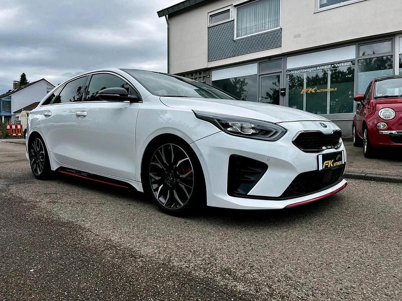 Weiß Gebraucht 2019 Kia ProCeed GT Kleinwagen | 21.490 € (Fairer Preis) - Bild 1/4