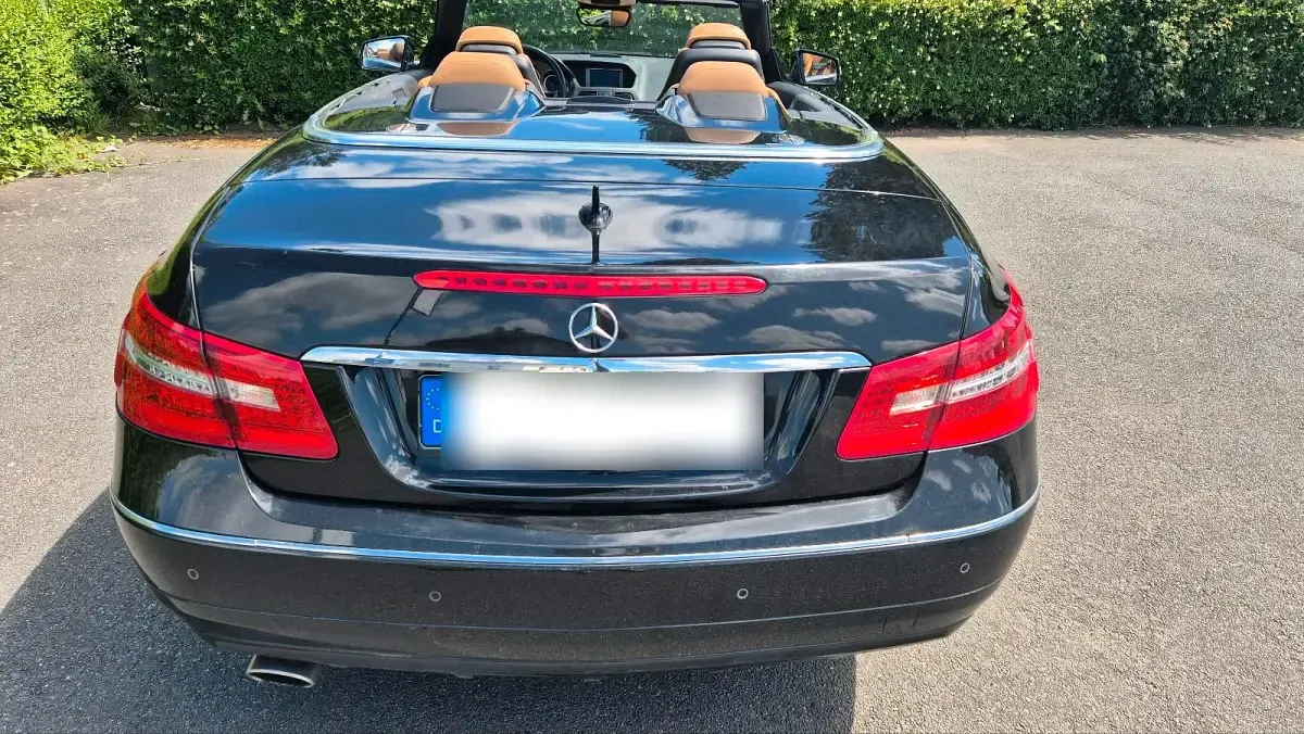 Gebraucht Mercedes E250 204 PS (150 kW) 2010 Schwarz Cabrio