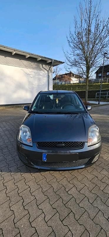 Gebraucht Ford Fiesta 80 PS (58 kW) 2008 Blau Kleinwagen