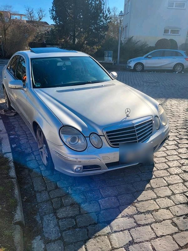 Gebraucht Mercedes E200 183 PS (134 kW) 2008 Silber Limousine