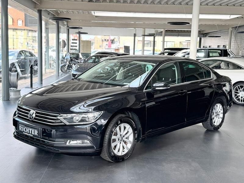 Schwarz Gebraucht 2015 VW Passat Comfortline Limousine | 12.950 € (Guter Preis) - Bild 1/4