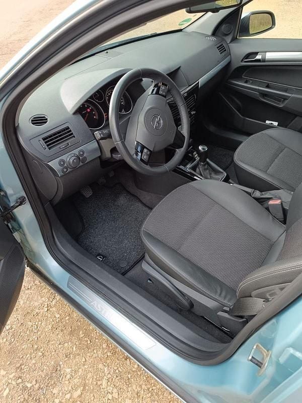 Usata Opel Astra 90 CV (66 kW) 2009 Blu Berlina