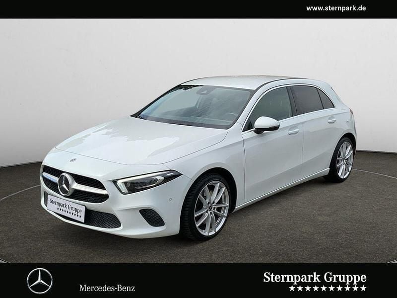 Weiß Gebraucht 2019 Mercedes A250 Limousine | 24.490 € (Superpreis) - Bild 1/4