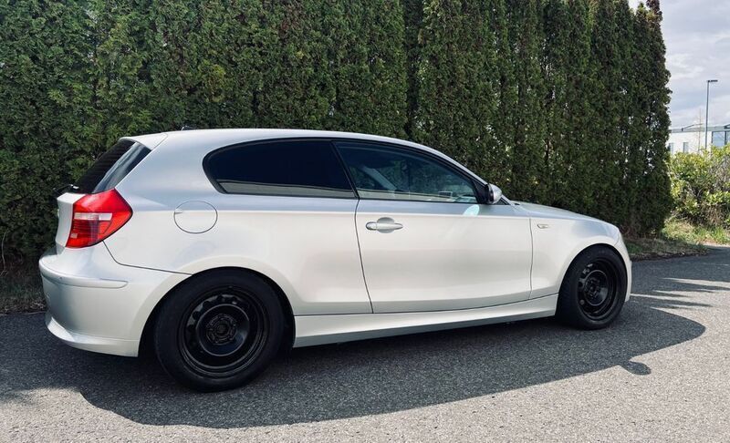 Silber Gebraucht 2007 BMW 120 Performance Kleinwagen | 6.600 € (Etwas zu teuer) - Bild 1/4