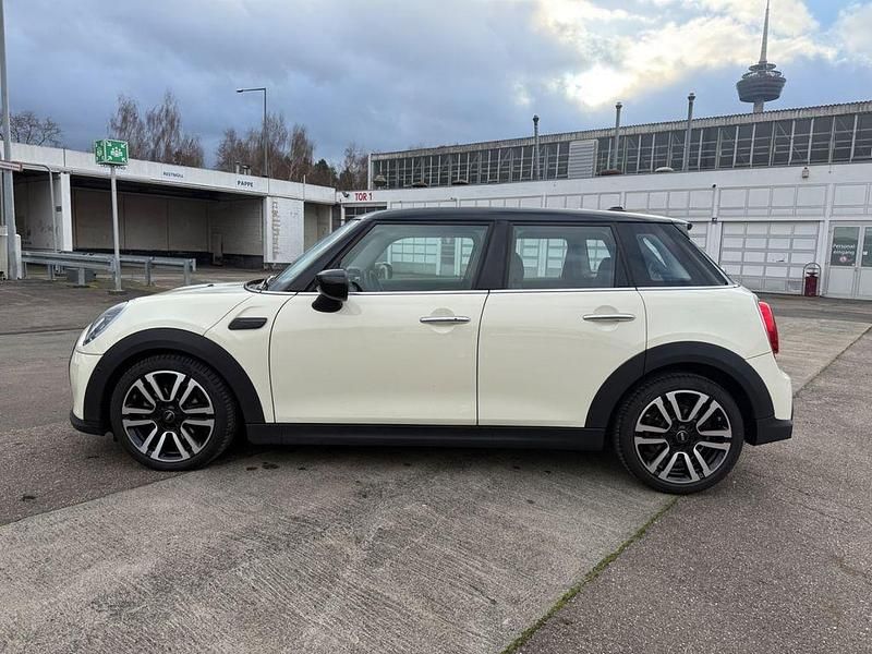 Gebraucht Mini Cooper Classic 136 PS (100 kW) 2022 Weiß Kleinwagen
