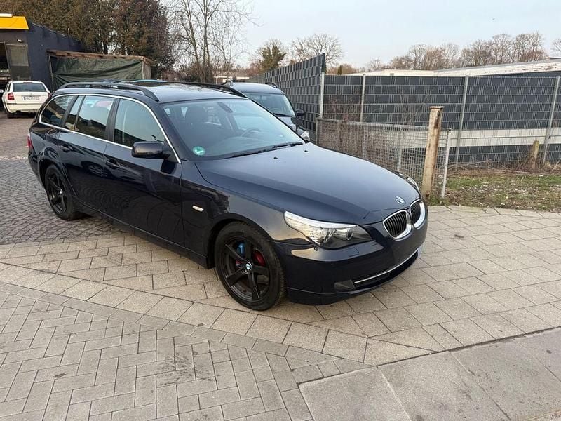 Gebraucht BMW 525 Sport Line 218 PS (160 kW) 2008 Blau Kombi