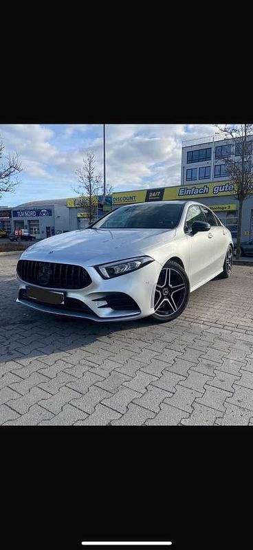 Silber Gebraucht 2020 Mercedes A200 AMG line Limousine | 25.000 € (Fairer Preis) - Bild 1/4