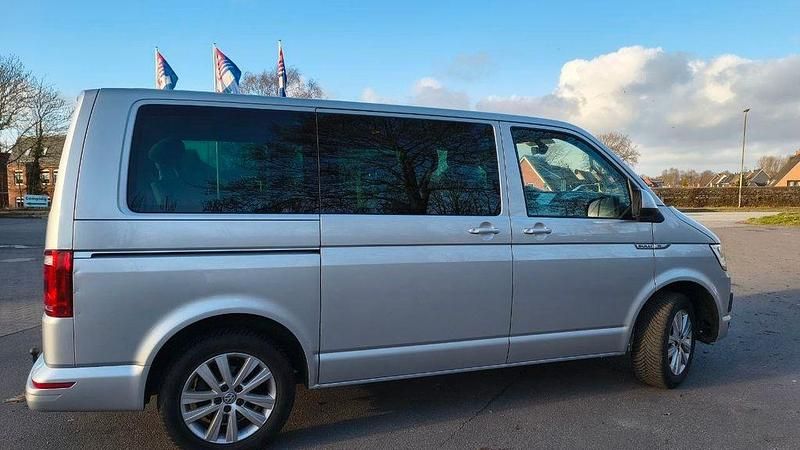 Usado VW Multivan 150 HP (110 kW) 2016 Prateado Monovolume