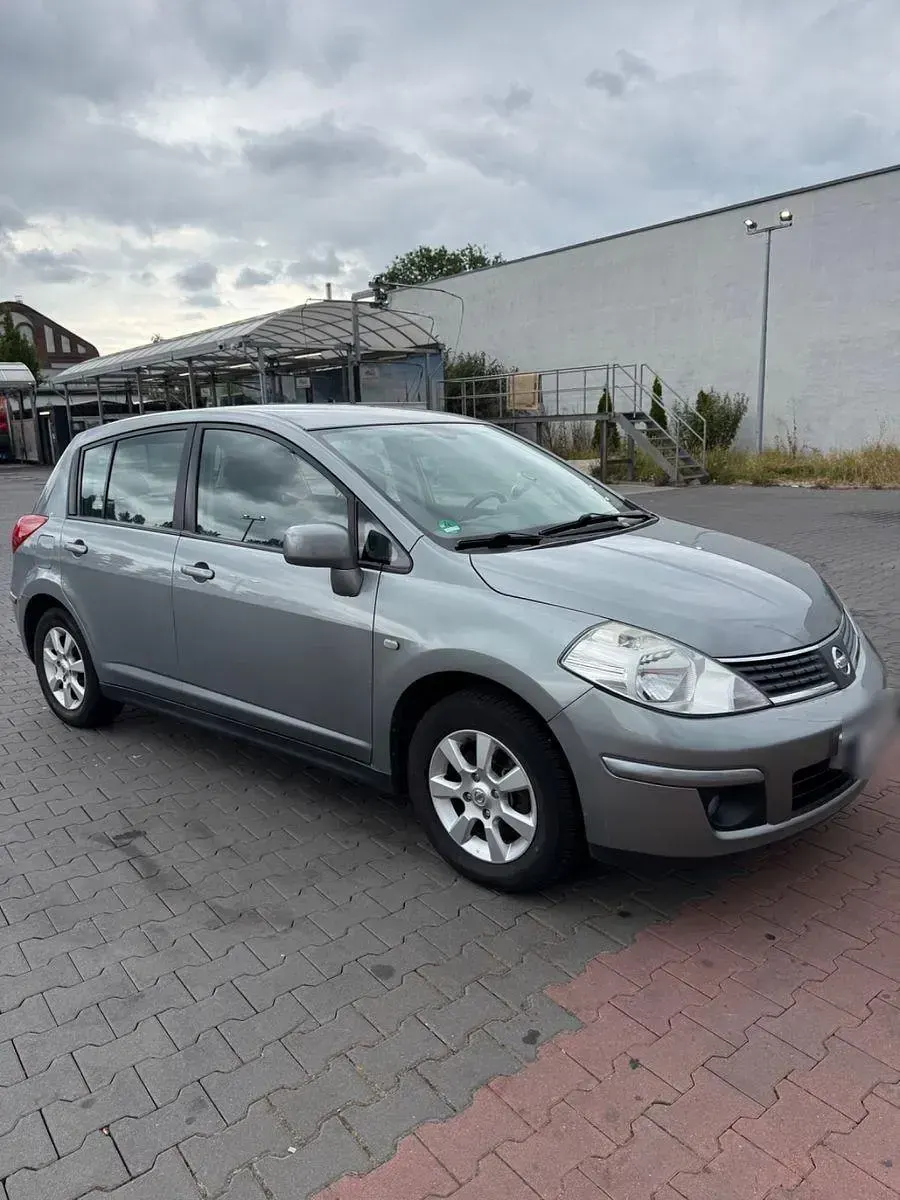Gebraucht Nissan Tiida Acenta 110 PS (80 kW) 2009 Grau Limousine