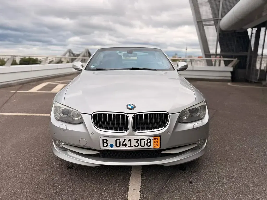 Gebraucht BMW 330 Cabriolet Sport Line 245 PS (180 kW) 2011 Silber Cabrio