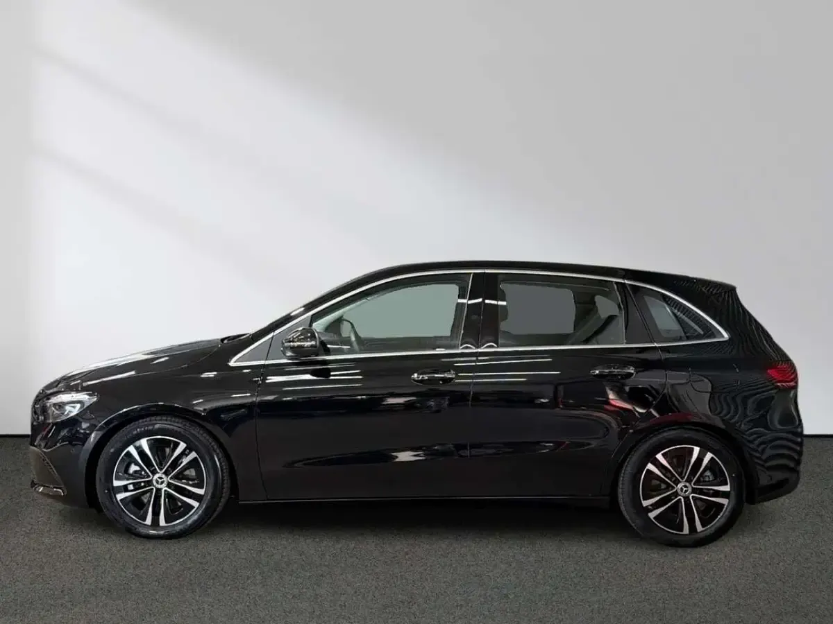 Gebraucht Mercedes B250 Progressive 224 PS (164 kW) 2025 Schwarz Van / Kleinbus