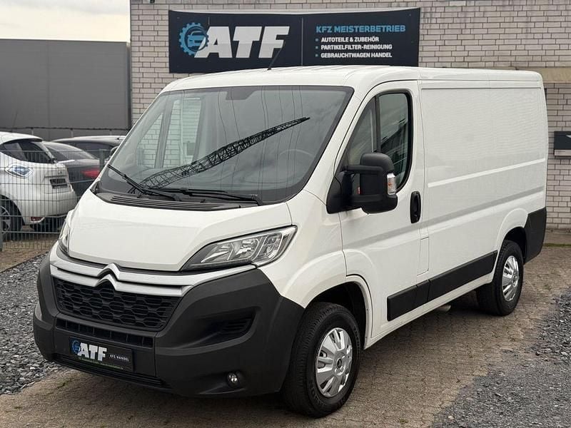 Weiß Gebraucht 2021 Citroën Jumper Start Van / Kleinbus | 12.990 € (Superpreis) - Bild 1/4