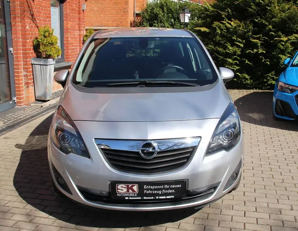 Gebraucht Opel Meriva Design Edition 140 PS (102 kW) 2011 Silber Van / Kleinbus