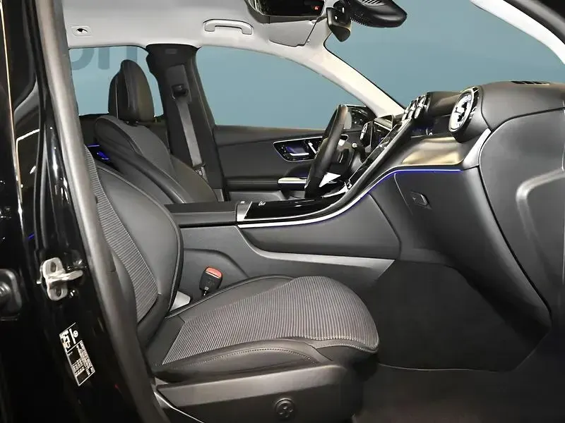 Gebraucht Mercedes GLC300 204 PS (150 kW) 2025 Schwarz SUV