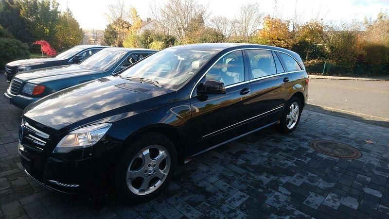Schwarz Gebraucht 2011 Mercedes R350 Van / Kleinbus | 14.300 € (Fairer Preis) - Bild 1/4