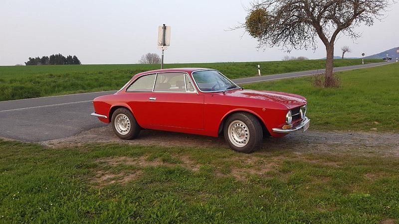Rot Gebraucht 1972 Alfa Romeo GT Coupé | 29.500 € - Bild 1/4