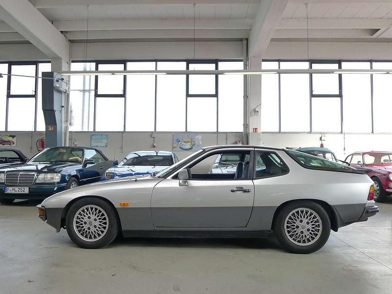 Silber Gebraucht 1985 Porsche 924 Coupé | 17.950 € - Bild 1/4