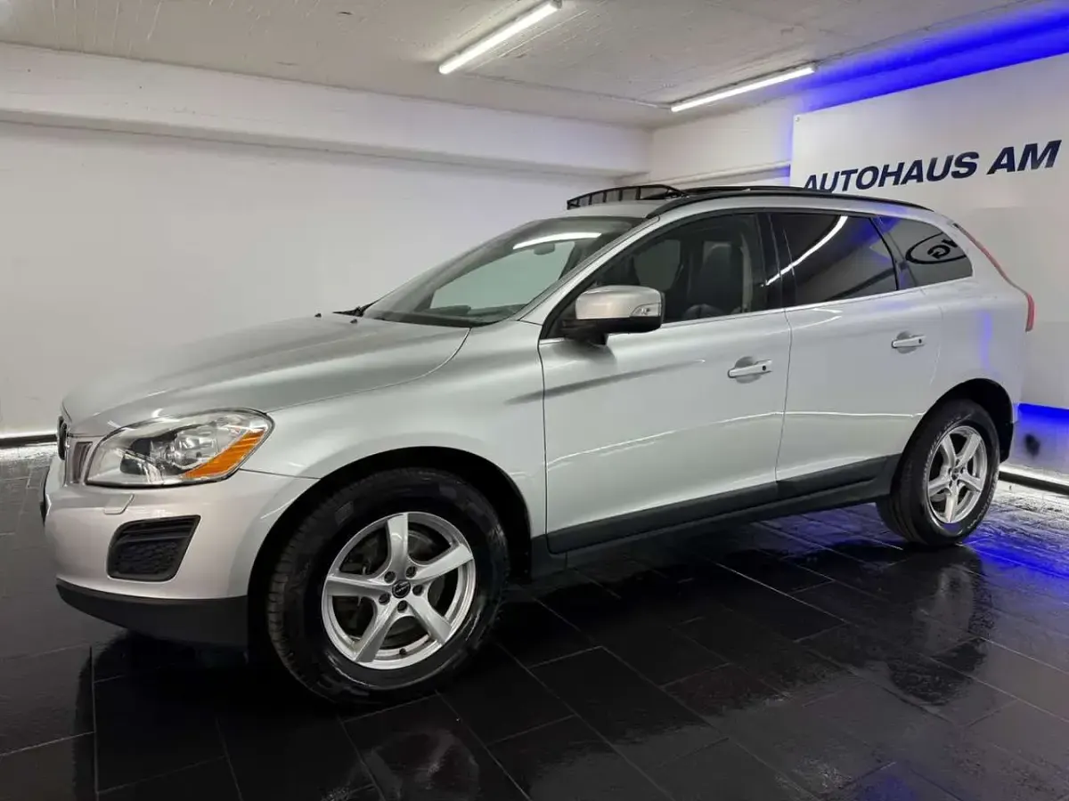 Gebraucht Volvo XC60 Summum 205 PS (150 kW) 2010 Silber SUV