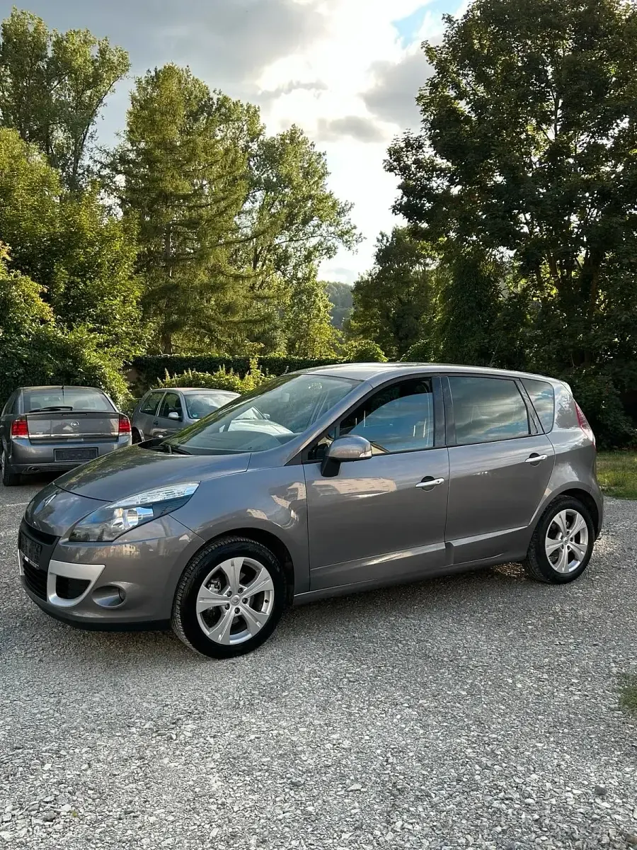 Gebraucht Renault Mégane III 110 PS (80 kW) 2010 Grau Limousine