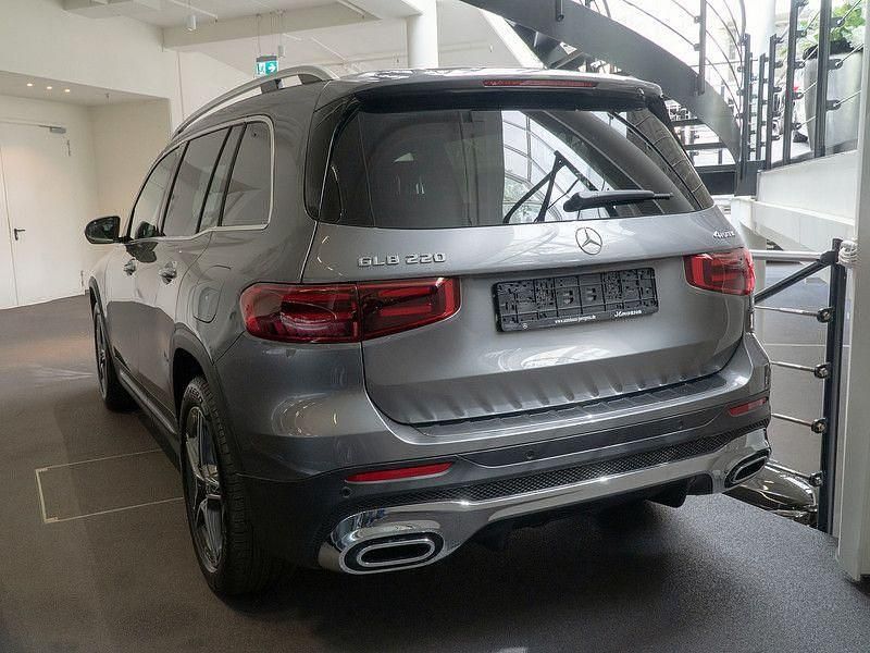 Gebraucht Mercedes GLB220 AMG 190 PS (139 kW) 2024 Grau mountaingrau SUV