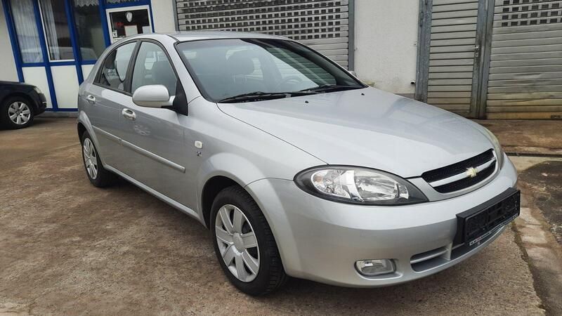 Grau Gebraucht 2006 Chevrolet Lacetti SX Limousine | 3.100 € (Fairer Preis) - Bild 1/4