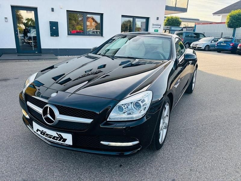 Schwarz Gebraucht 2011 Mercedes SLK200 Cabrio | 12.990 € (Superpreis) - Bild 1/4