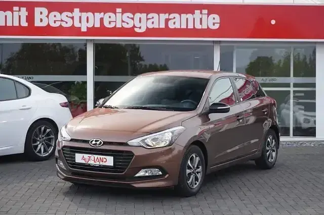 Gebraucht Hyundai i20 Passion 84 PS (61 kW) 2018 Braun Kleinwagen