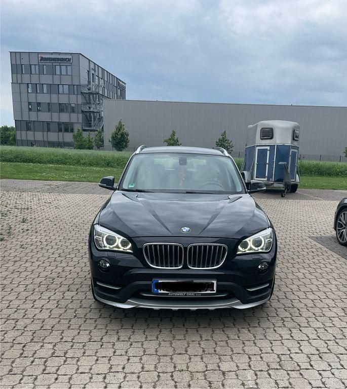 Schwarz Gebraucht 2015 BMW X1 xLine SUV | 10.900 € (Superpreis) - Bild 1/4