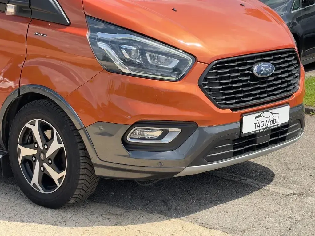 Gebraucht Ford Tourneo Active 185 PS (136 kW) 2022 Orange Van / Kleinbus
