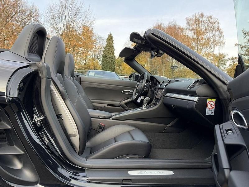 Gebraucht Porsche 718 Boxster 299 PS (219 kW) 2017 Tiefschwarz Cabrio