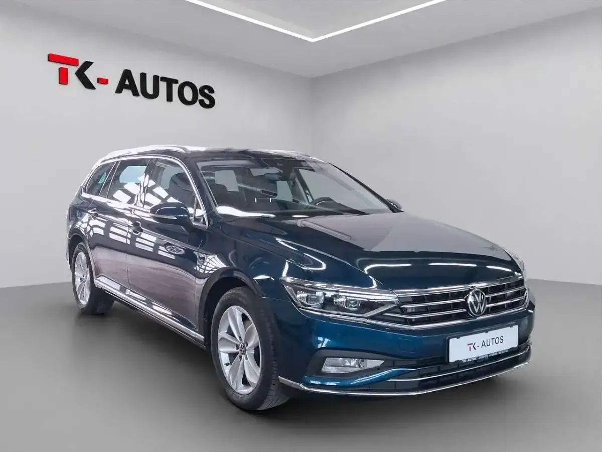 Gebraucht VW Passat Elegance 190 PS (139 kW) 2020 Aquamarinblau metallic Kombi