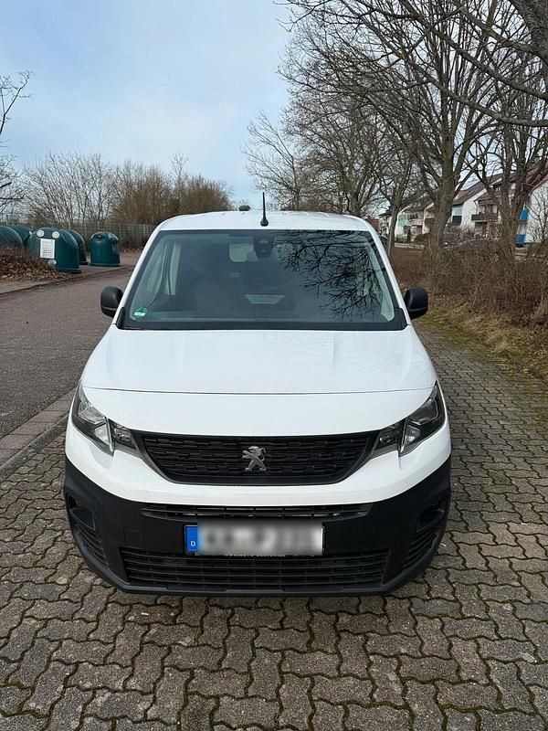 Gebraucht Peugeot Partner 131 PS (96 kW) 2021 Weiß Van / Kleinbus